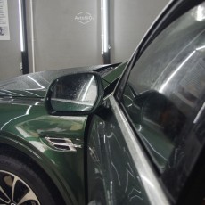Снятие тонировочной плёнки с дверей Bentley Bentayga